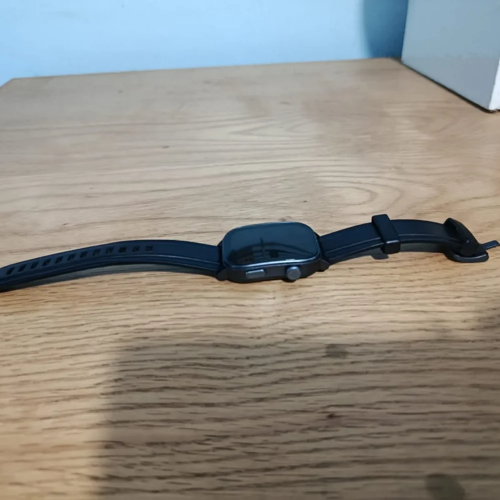 Black smartwatch — Input